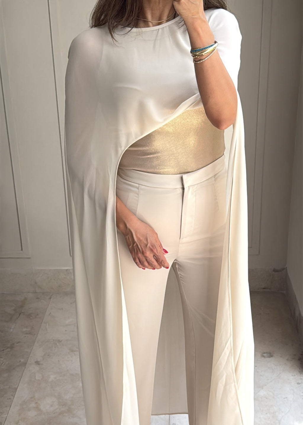 Ivanissa Cape Set